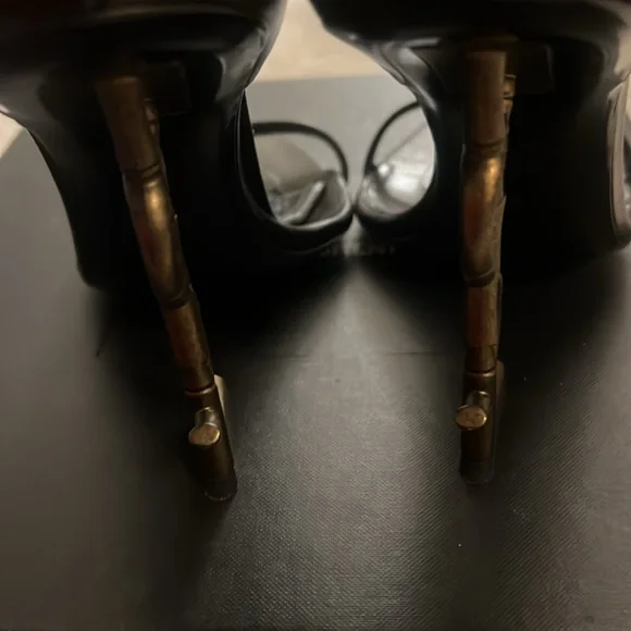 ❌SOLD❌ Authentic YSL Heels - Picture 6 of 7